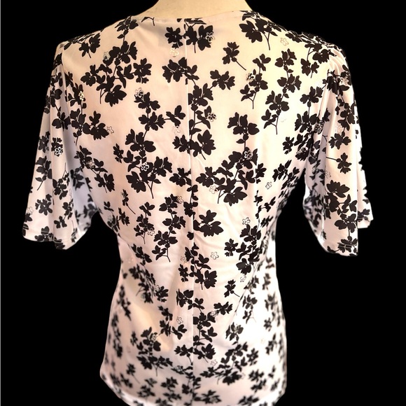 Elegant and Chic - Short Sleeve White Blouse with Black and Silver Flowers, NEW - Picture 5 of 5